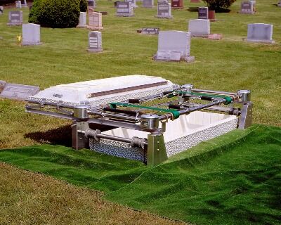 Above ground sealing device with lowering device in cemetery